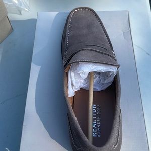 Kenneth Cole men’s shoes in box